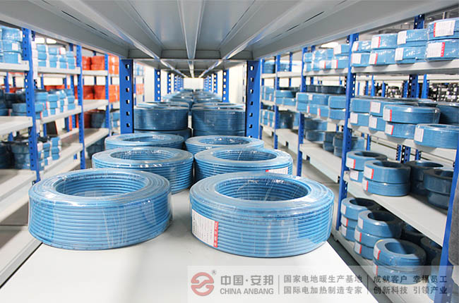 整齊劃一的電熱帶倉(cāng)庫(kù)展示（圖）